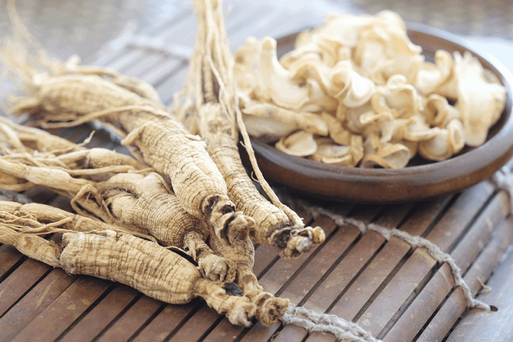 Panax ginseng in plant form, full and cut into pieces