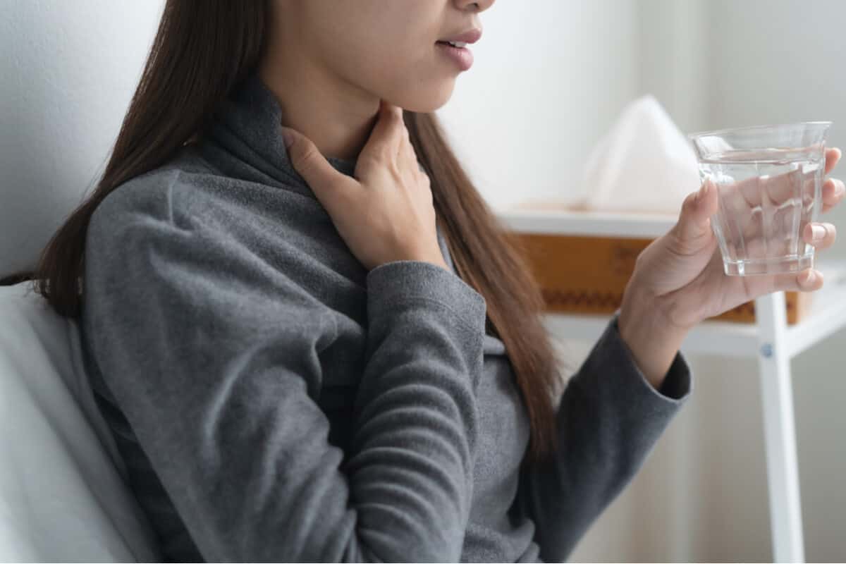 Natural remedies for strep throat woman holding throat