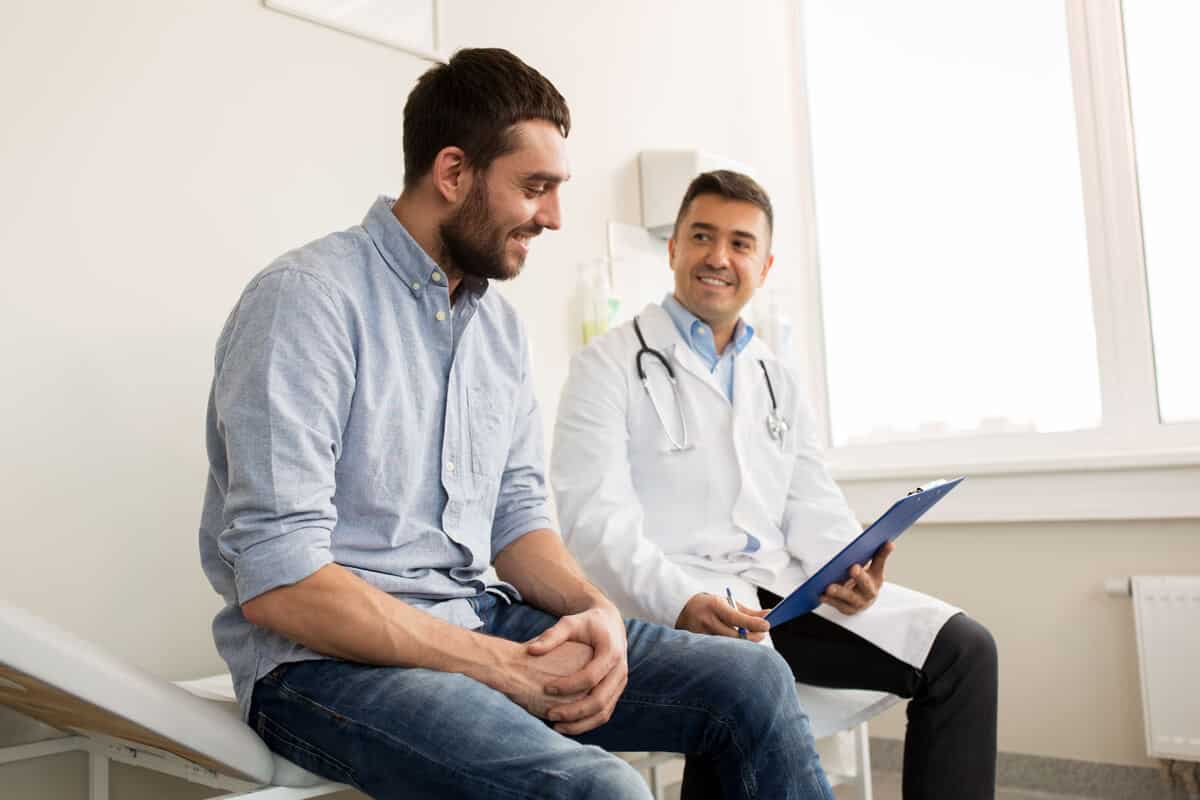 Practitioner consulting with patient 