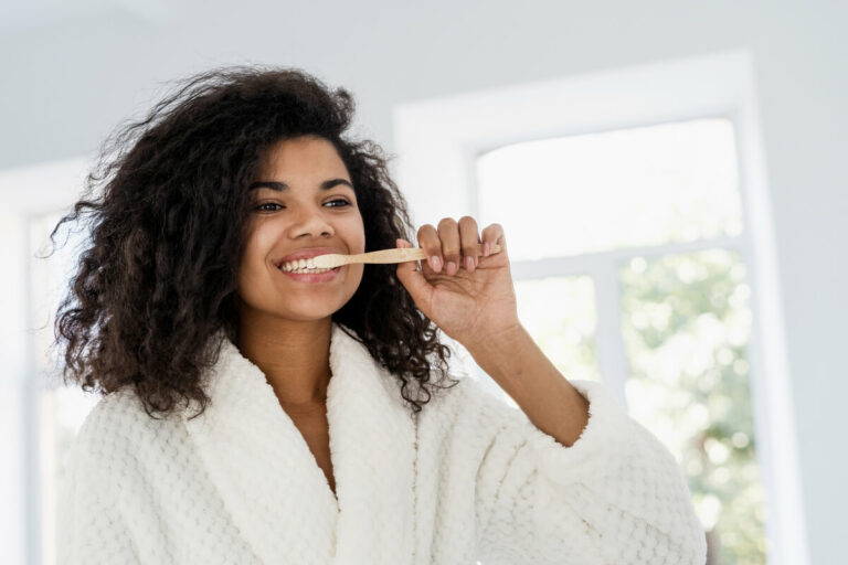 natural toothpaste vs regular toothpaste: what’s the difference? blog post