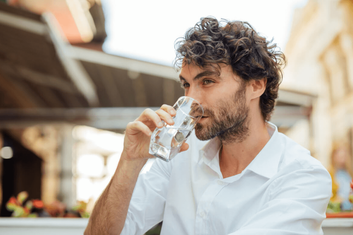 foods for kidney health man drinking water